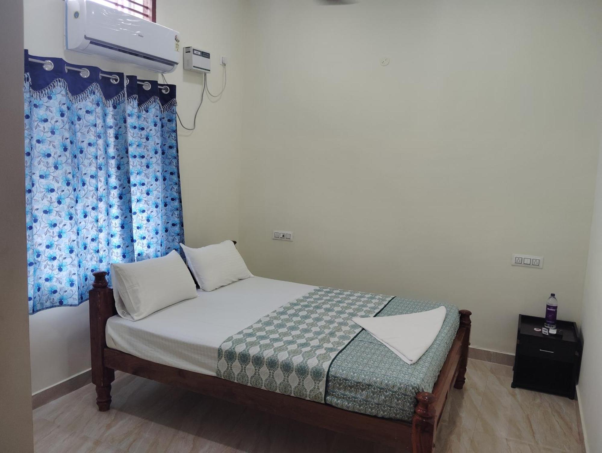 Varadhar Guest House 甘吉布勒姆 外观 照片