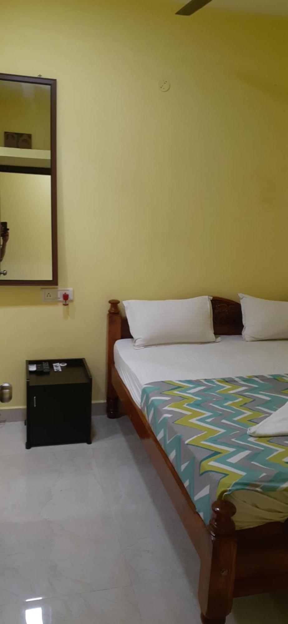 Varadhar Guest House 甘吉布勒姆 外观 照片